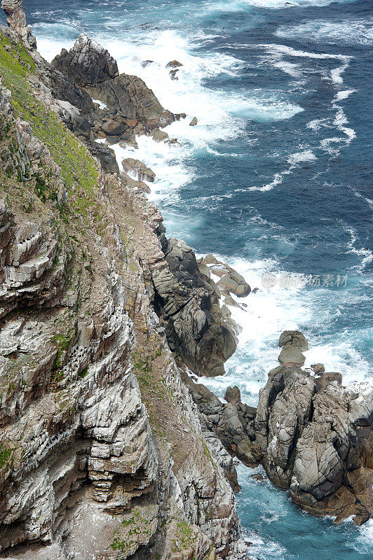 在Cape Point，好望角，Cape Colony，开普敦，南非，锯齿状的岩石。